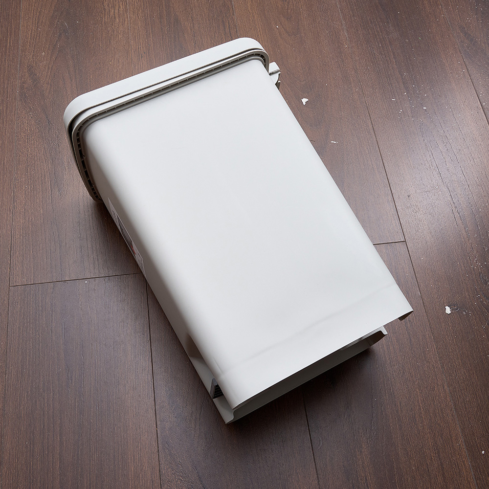 Living and Home White Slim Press and Pedal Bin 20L Image 2