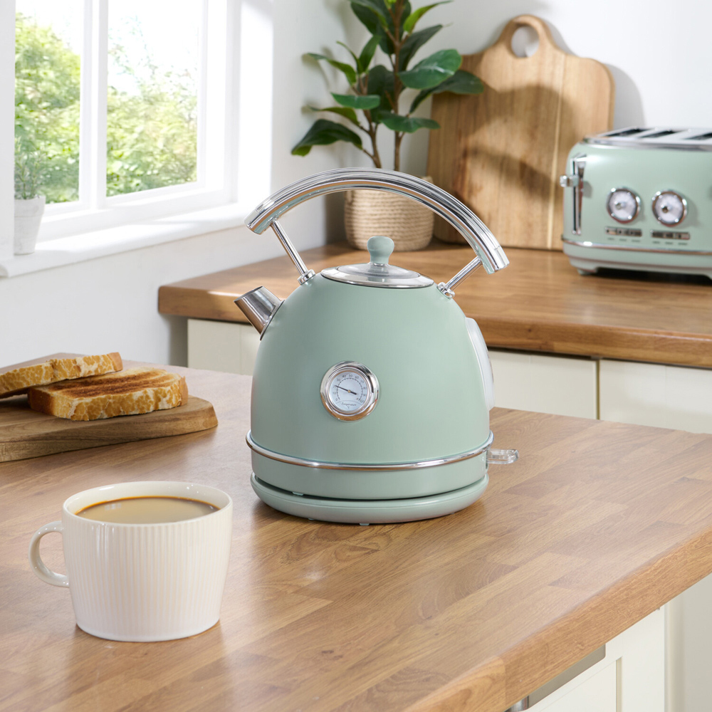 Kitchen Master Retro Kettle Sage Image 2