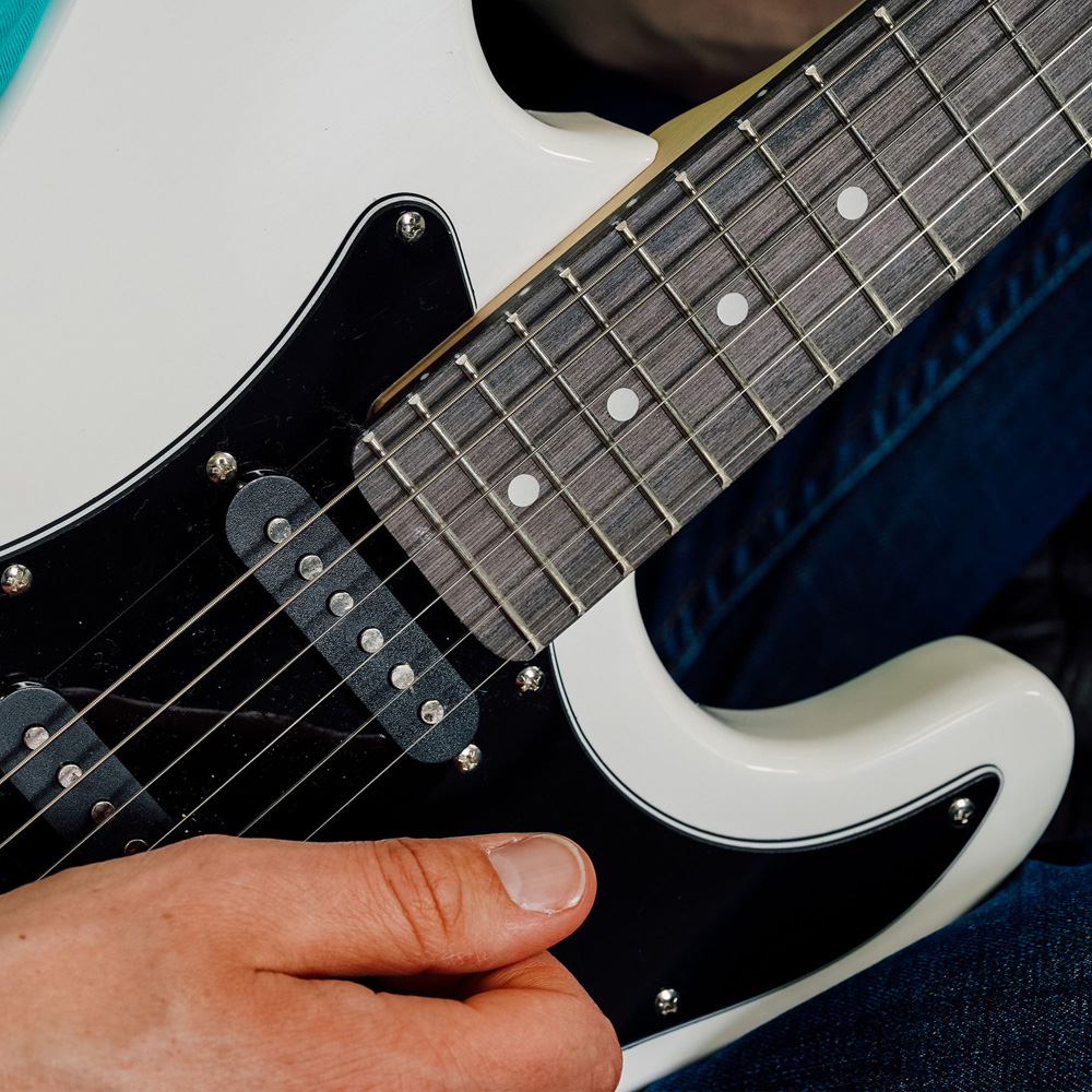 3rd Avenue White Full Size Electric Guitar Set Image 3