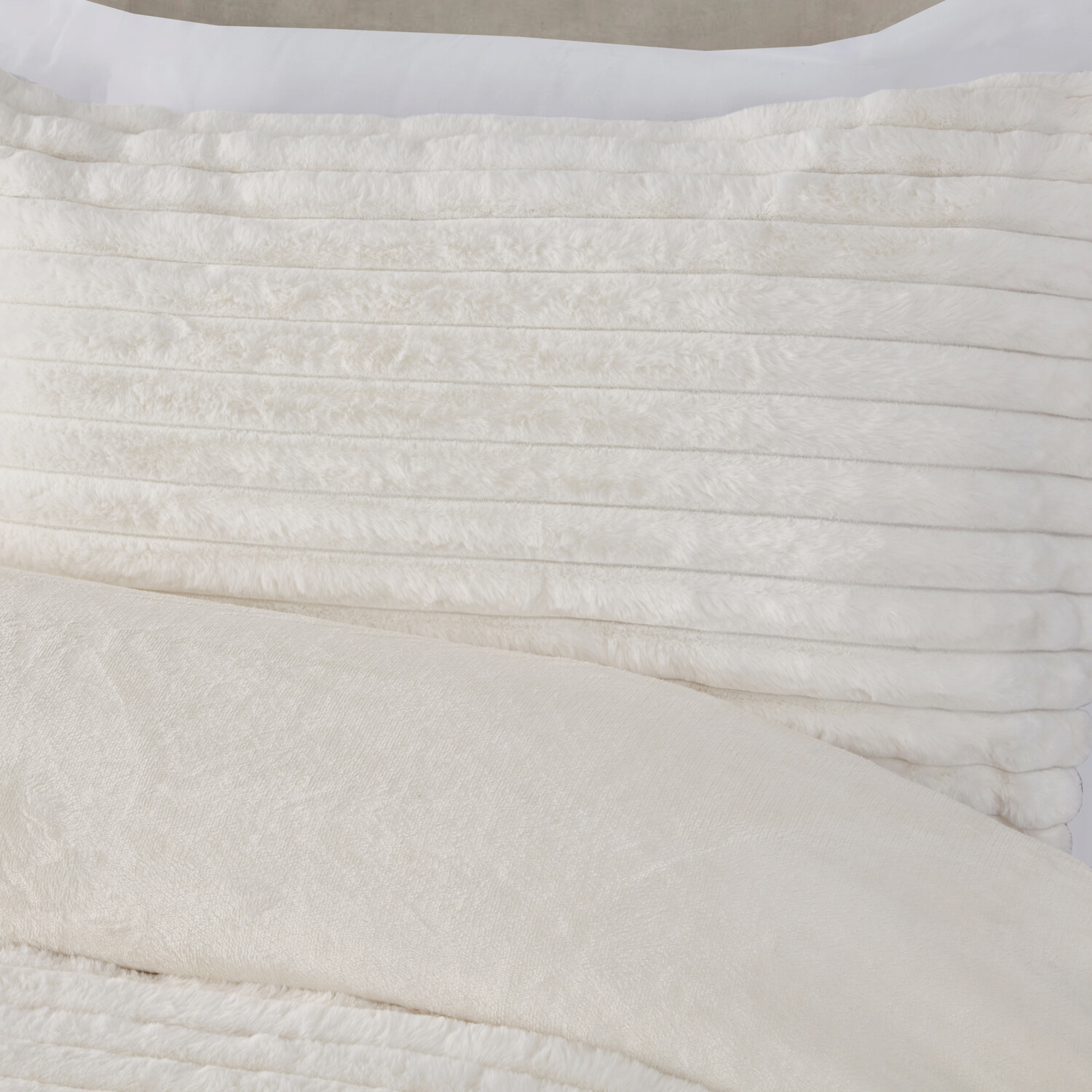 Colorado Faux Fur Duvet Set Ivory Single Image 2