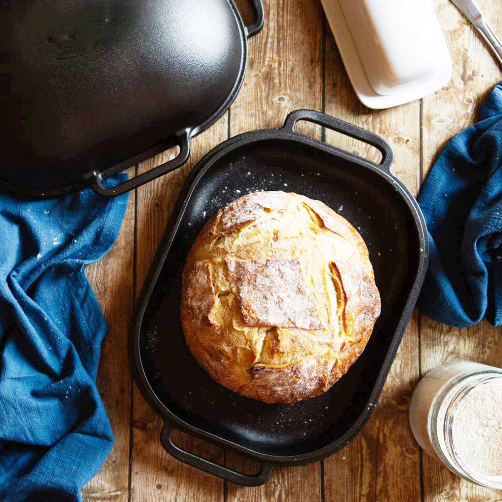 Living and Home 32cm Black Cast Iron Bread Pan with Curved Lid Image 7