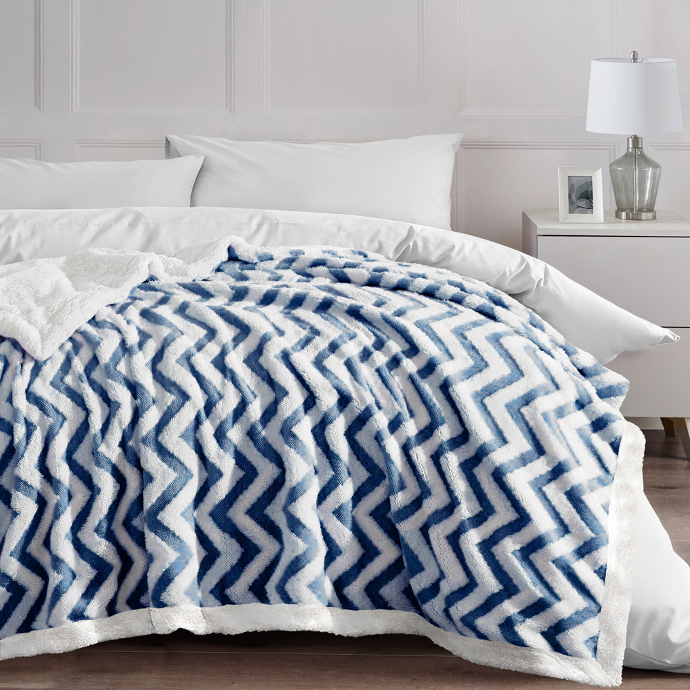 Velosso Navy Chevron Sherpa Throw 150 x 200cm Image 4