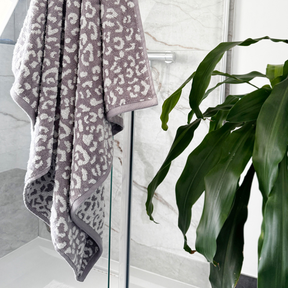 Allure Bath Fashions Luxury Zero Twist Leopard Print Grey and White Bath Towel 70 x 125cm 2 Pack Image 4
