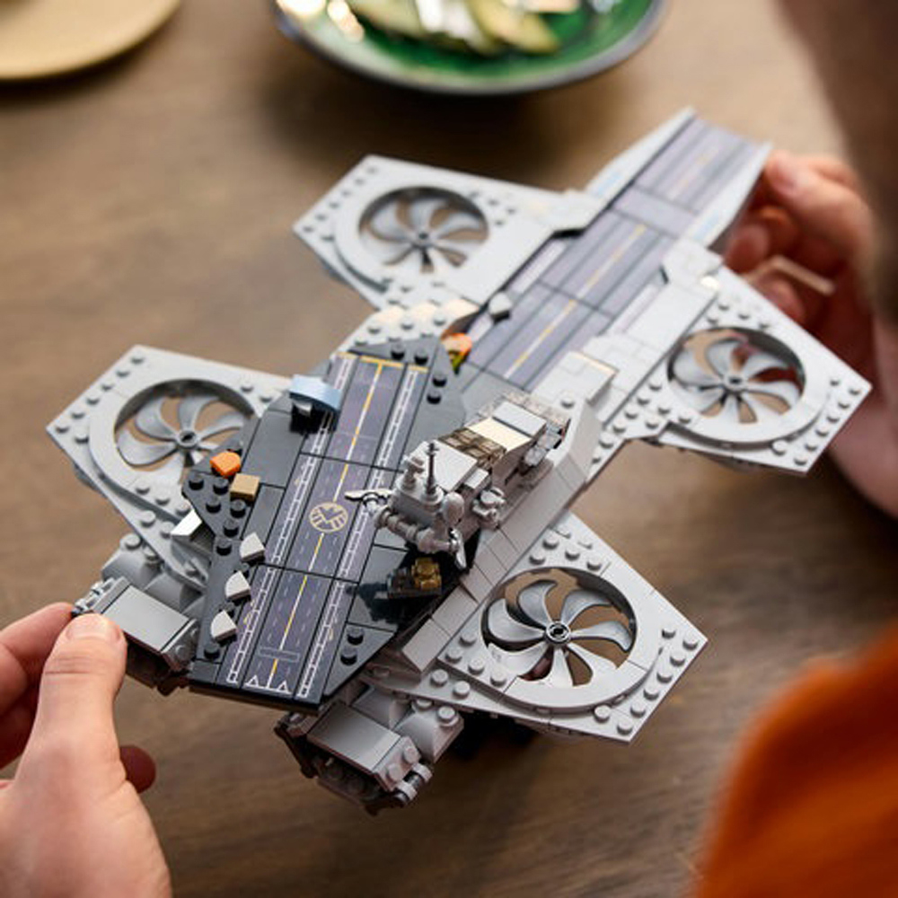 LEGO 76295 Marvel The Avengers Helicarrier Aircraft Set Image 4