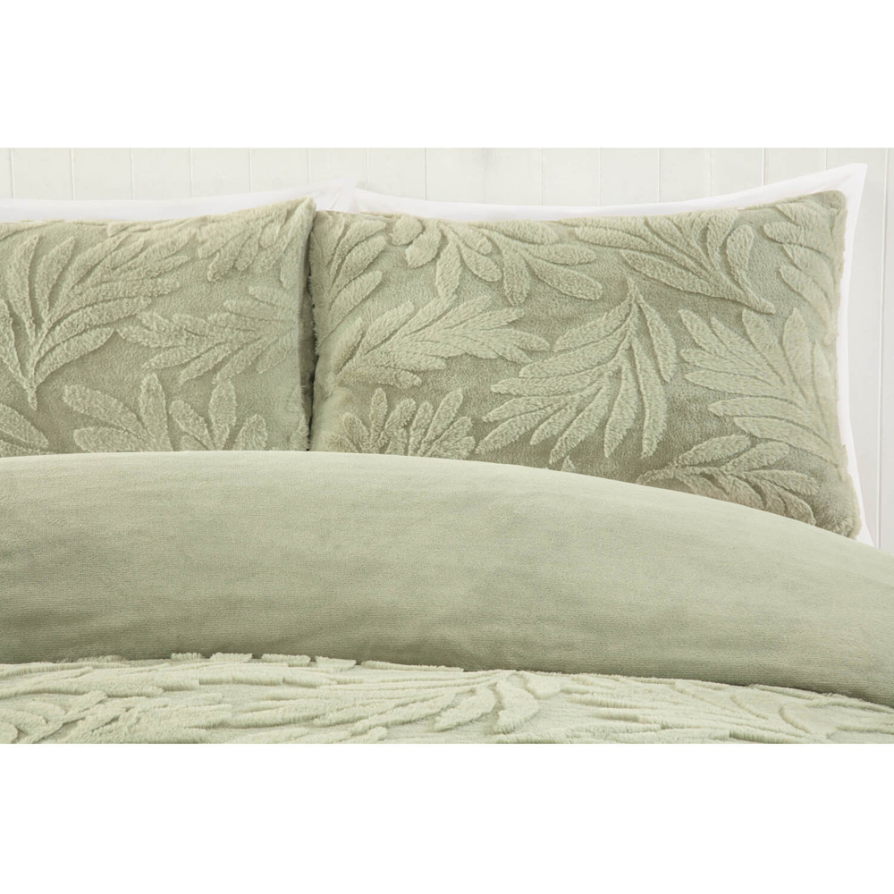 Embossed Leaves Faux Fur Duvet Set Sage King Image 4
