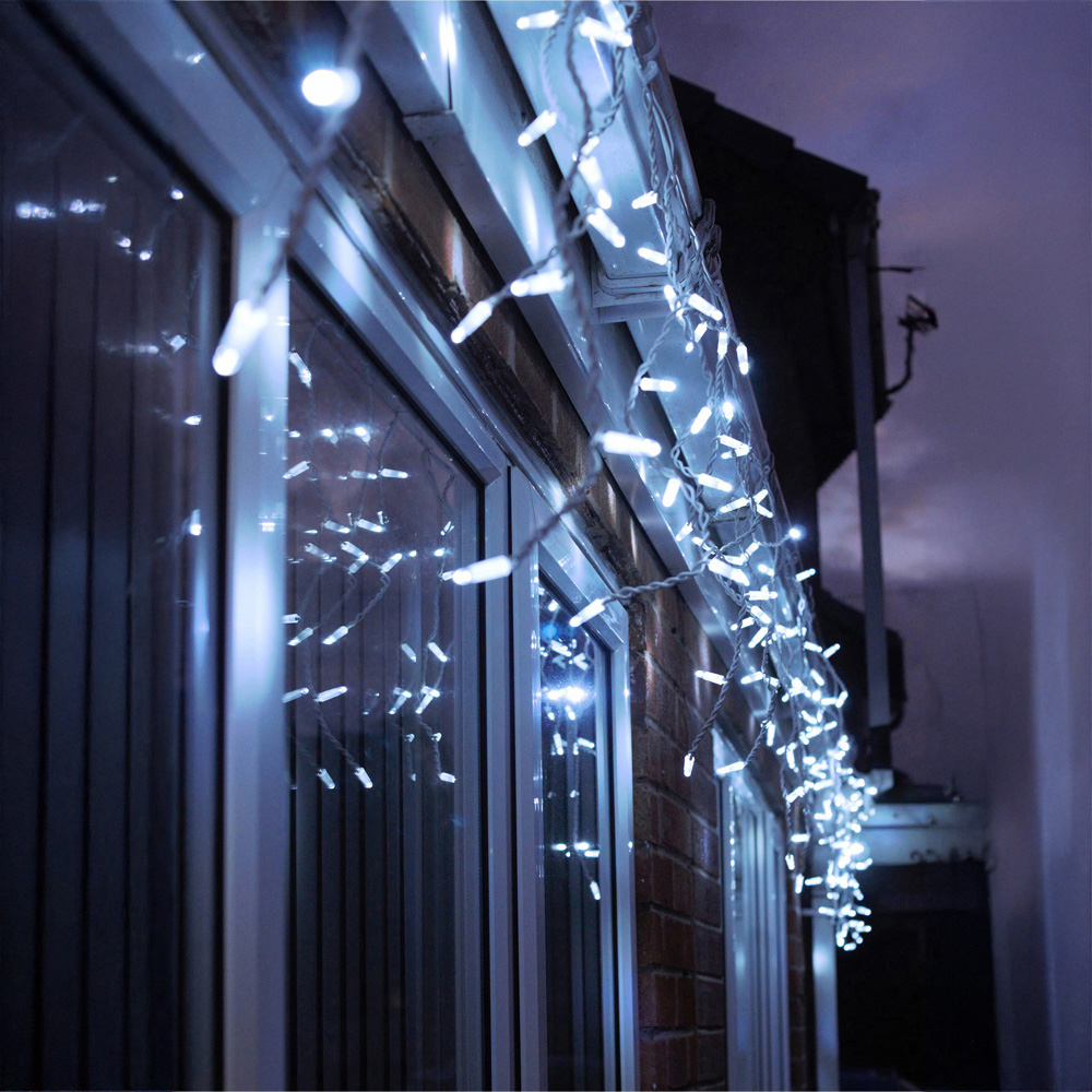 Eagle Connect 420 Cool White LED White Icicle Light 17m Image 1