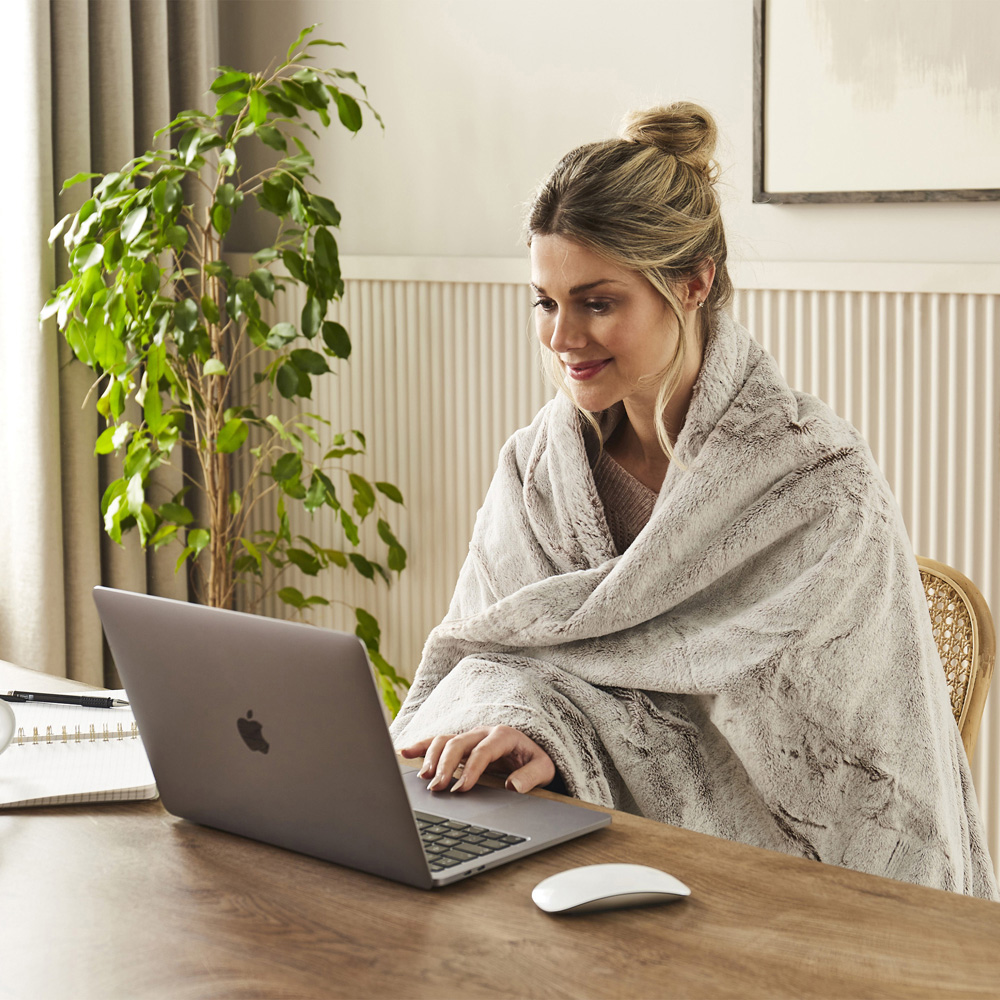 Beurer Extra Large Nordic Heated Over Blanket with Controller 150 x 200cm Image 6