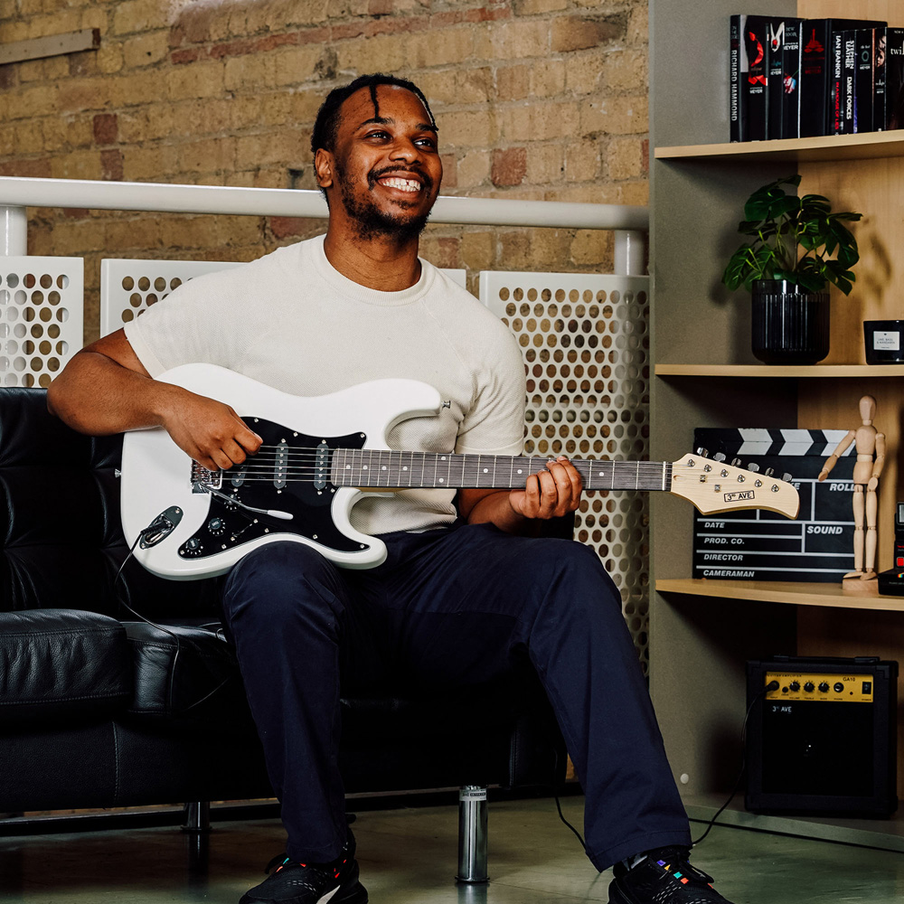 3rd Avenue White Full Size Electric Guitar Set Image 2