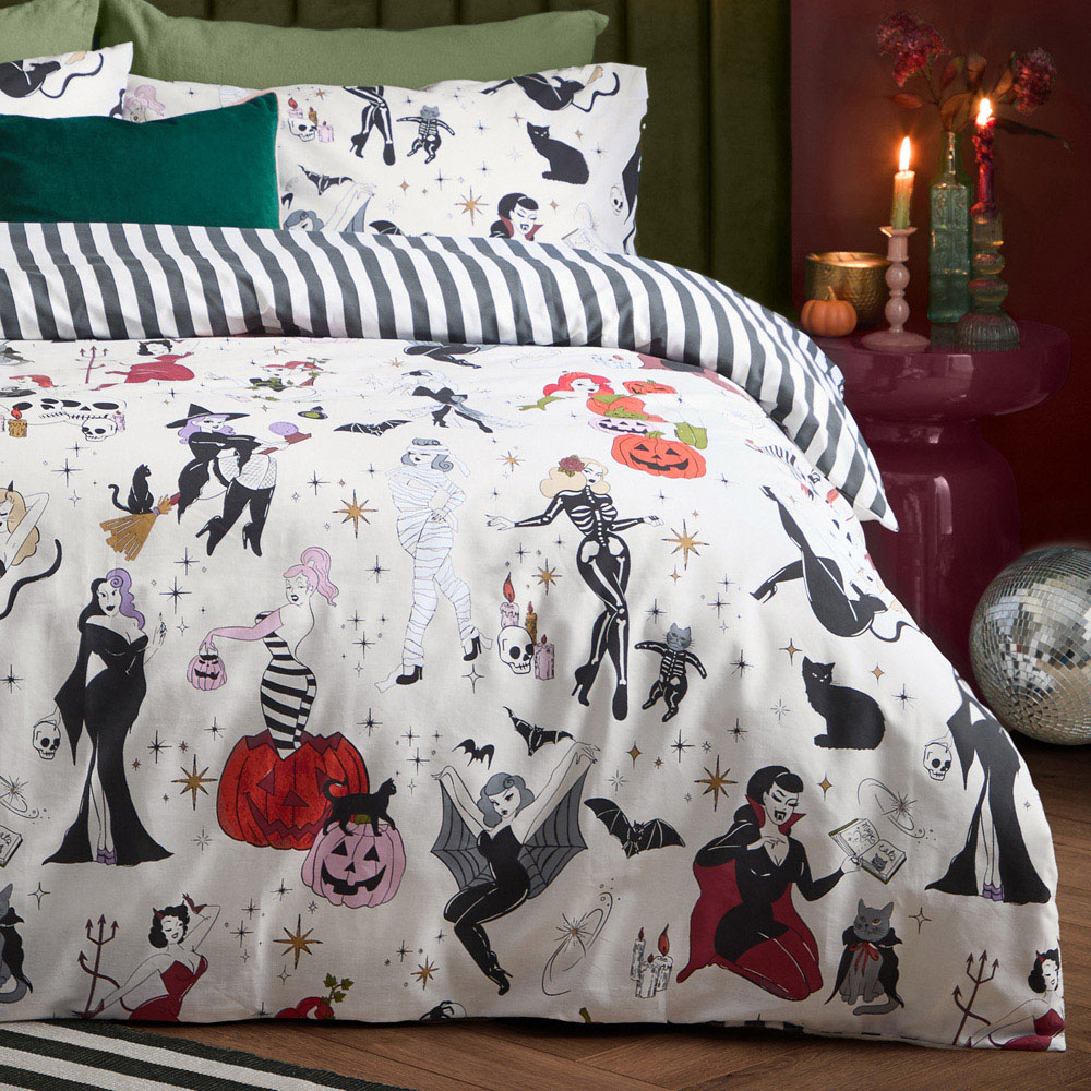 Furn King Size Trick or Treat Monochrome Reversible Halloween Duvet Set Image 4