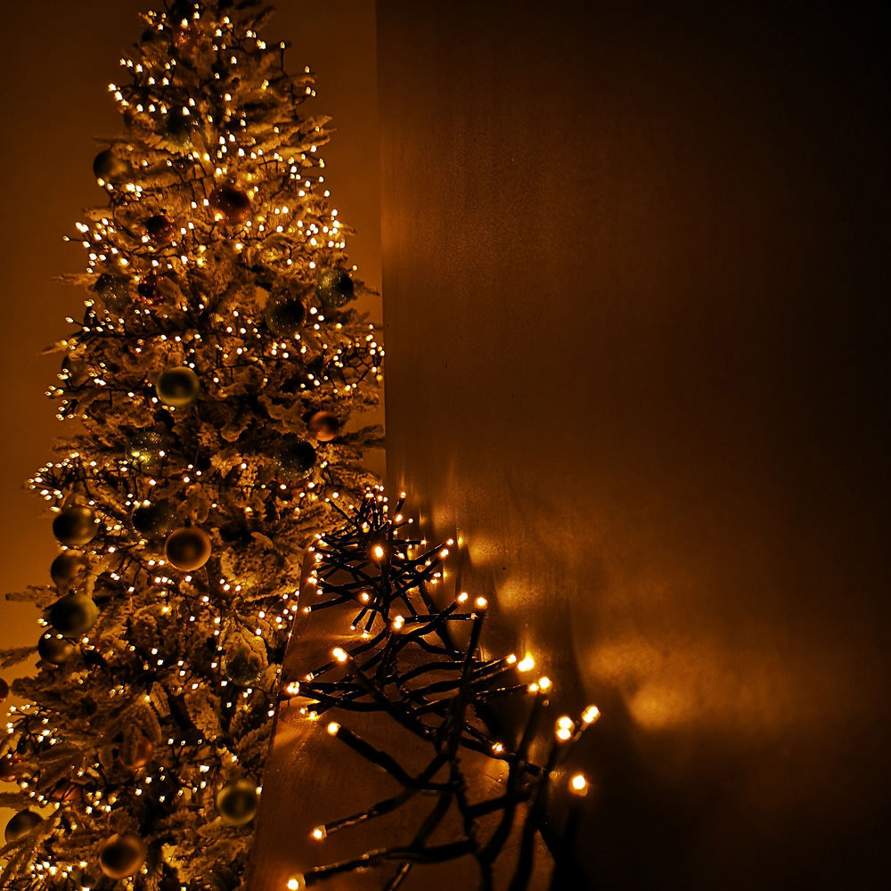 Samuel Alexander Vintage Gold LED Cluster Christmas Lights 62.5m Image 1