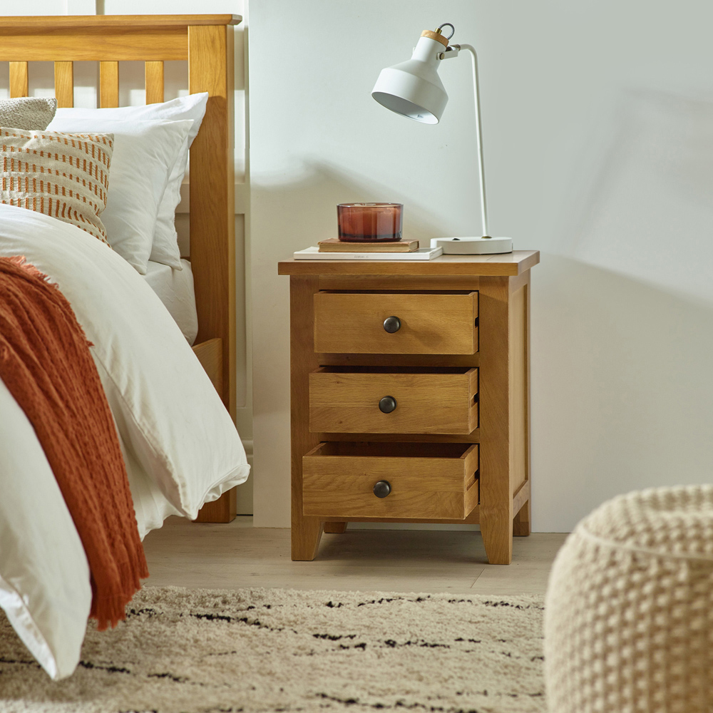 Julian Bowen Marlborough 3 Drawer White Oak Bedside Table Image 7