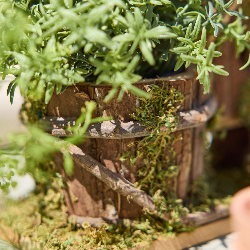 Dibor Woodland Lodge Birdhouse with Planter Image 4
