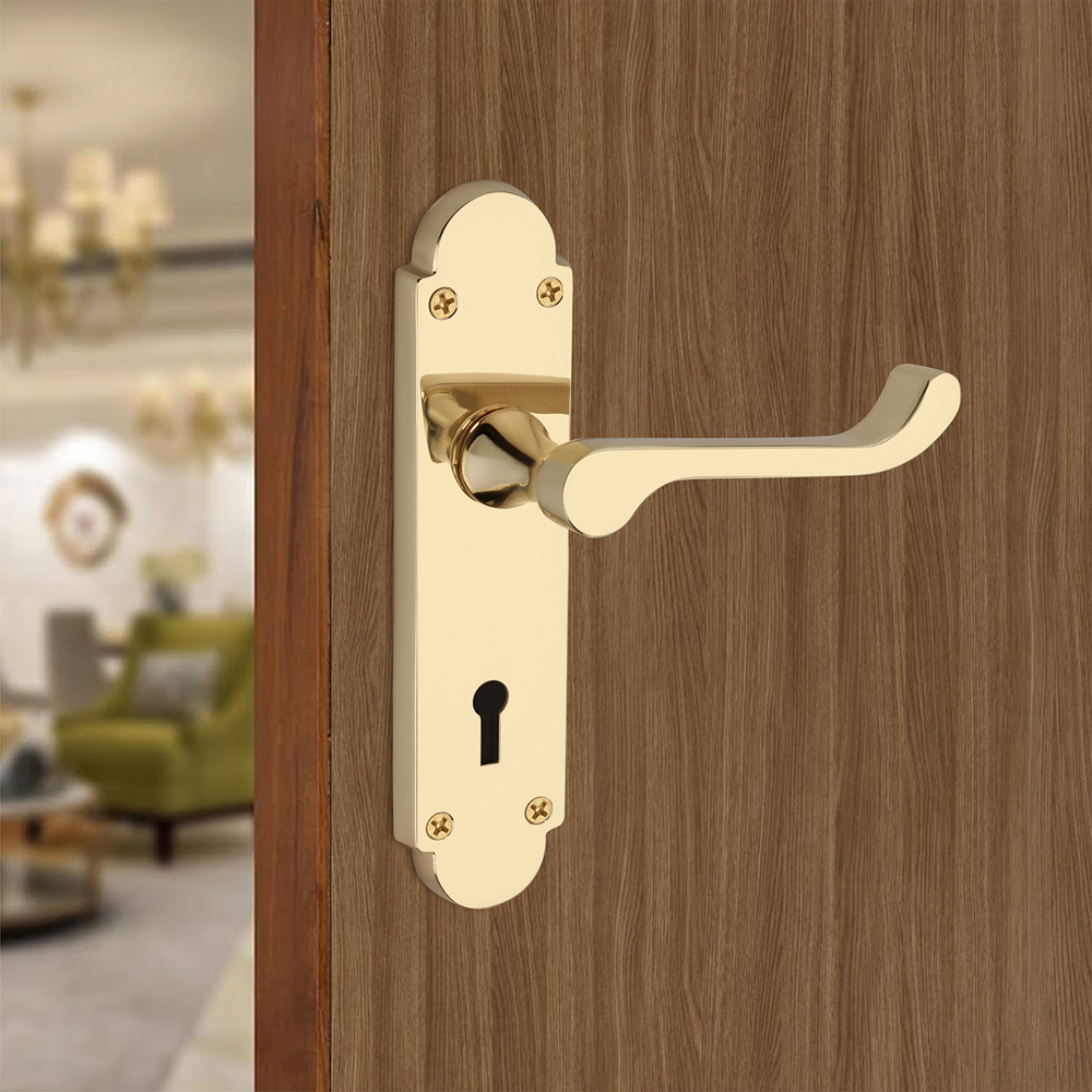 Spira Brass Oakley Polished Brass Lock Lever Door Handle 2 Pack Image 2