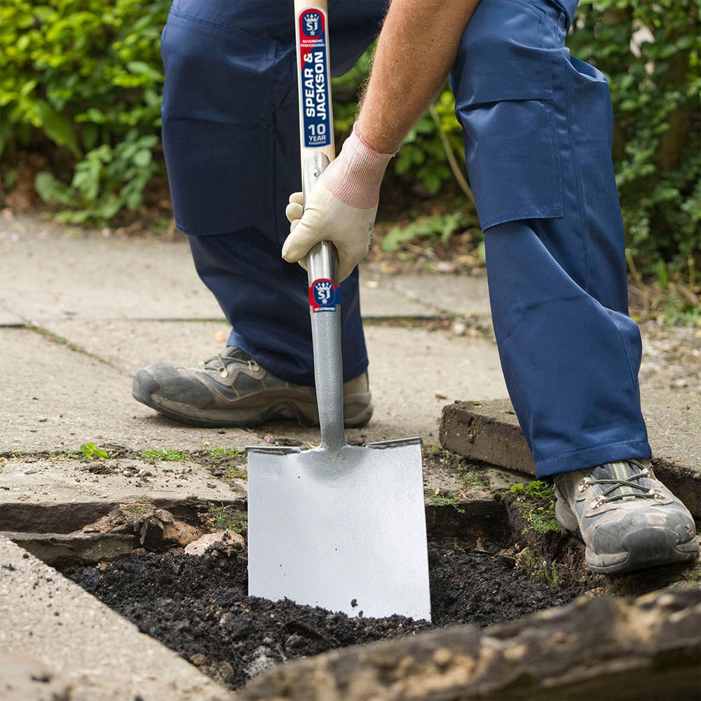 Spear & Jackson Neverbend Professional Treaded Digging Spade Image 3