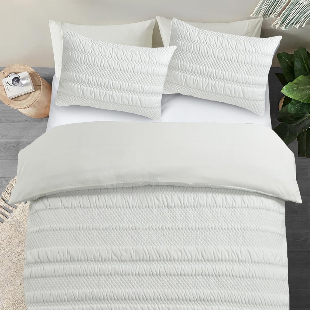 Velosso Super King Size White Saville Duvet Set Image 2
