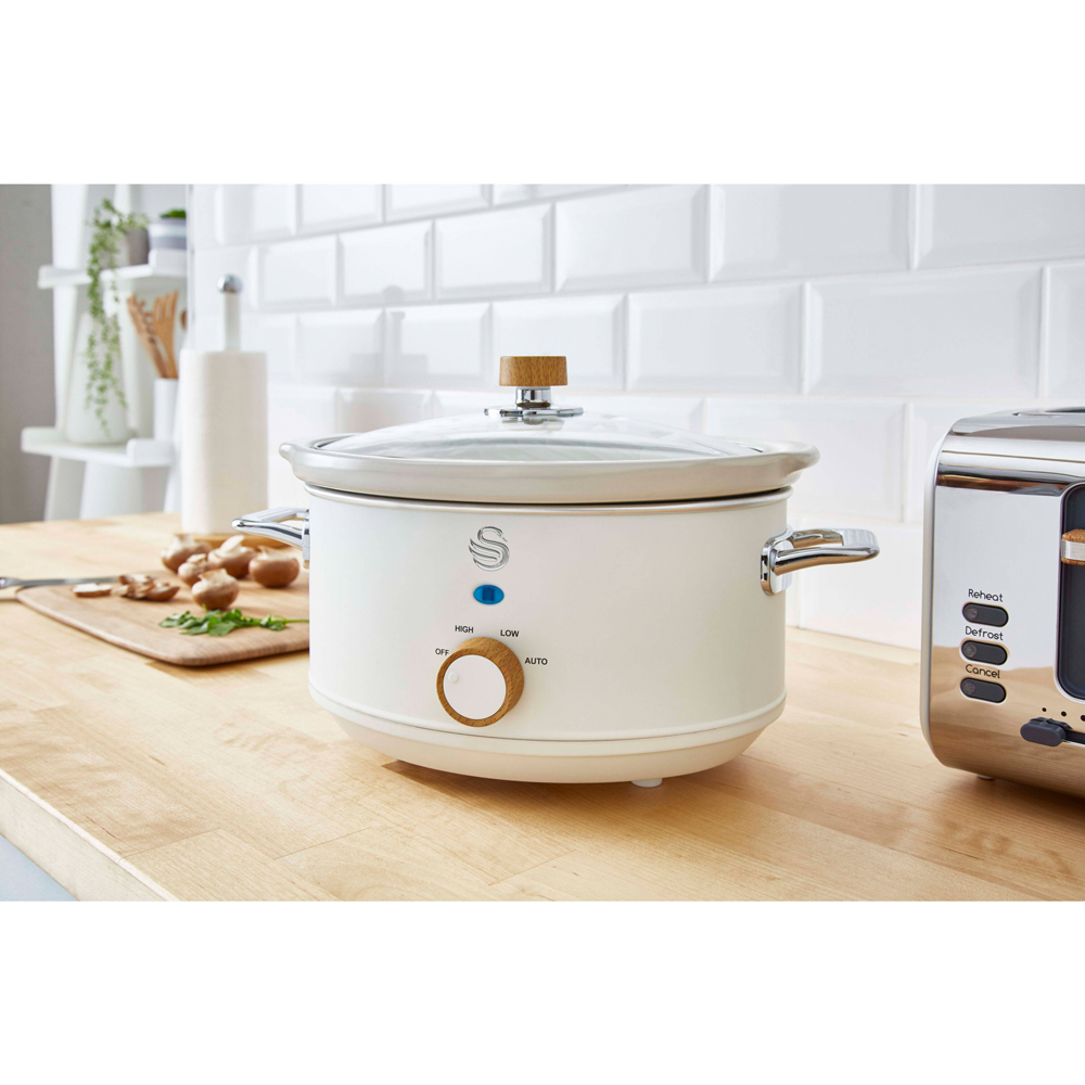 Swan Nordic EEJB206 White 4 Slice Toaster with 1.7L Kettle and 3.5L Slow Cooker Set Image 3