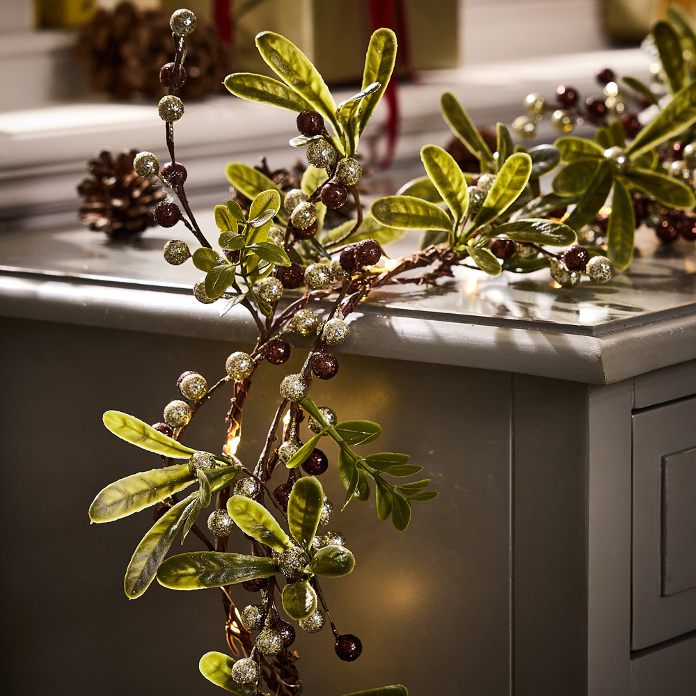 Dibor Mistletoe Leaves Artificial LED Christmas Garland with Copper Berries 160cm Image 3