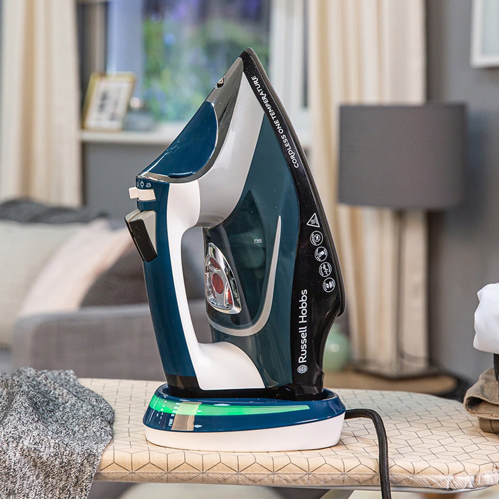 Russell Hobbs 26020 Cordless One Temperature Iron Image 2