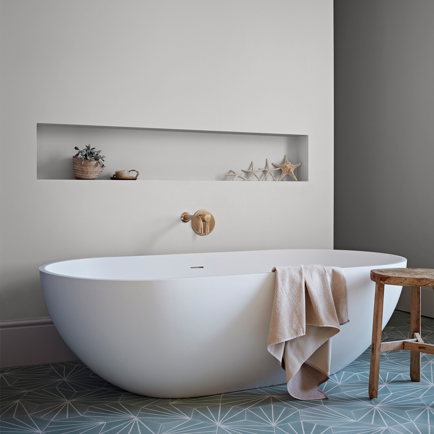 Crown Bathroom Tester 40ml - Linen Cupboard Image 2