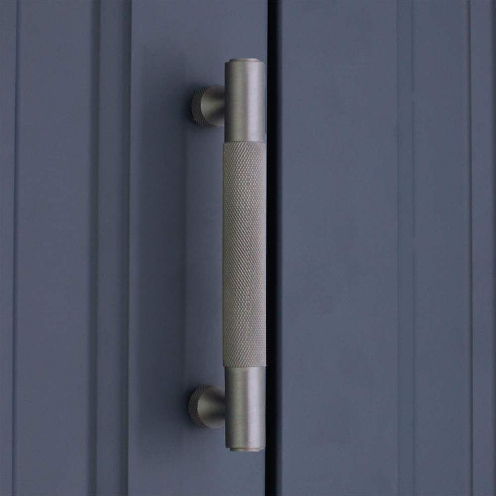 Spira Brass Gunmetal Grey Knurled Bar Handle 260mm Image 2