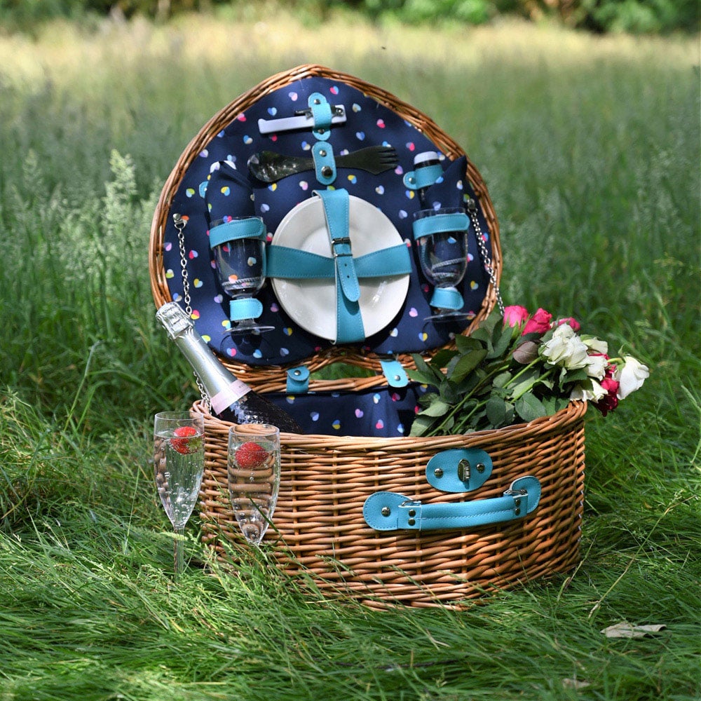 Beau & Elliot Mini Confetti Filled Heart Shape Basket Picnic Hamper Image 2