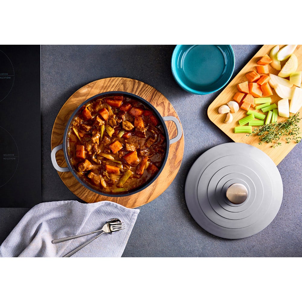 Morphy Richards 24cm 4.1L Grey Cast Aluminium Casserole Dish Image 3