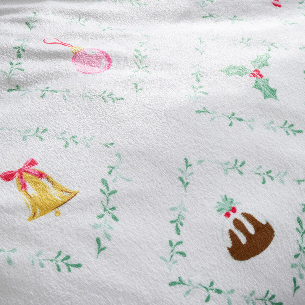 Christmas Trellis Fleece Duvet Set White King Image 3