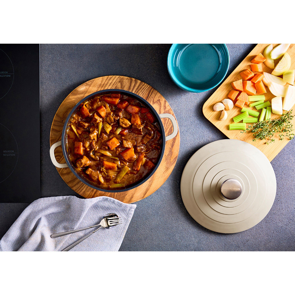 Morphy Richards 24cm 4.1L Cream Cast Aluminium Casserole Dish Image 4