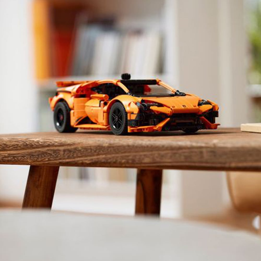 Lego Technic 42196 Lamborghini Huracán Set Image 4