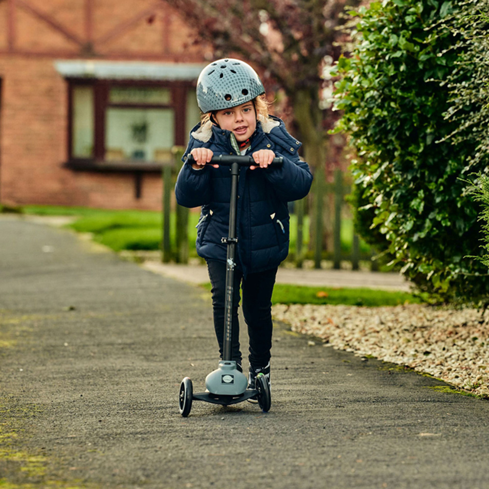 Ride-Ezy Kick & Go Thunder Clouds 3 LED Wheel Scooter Image 5