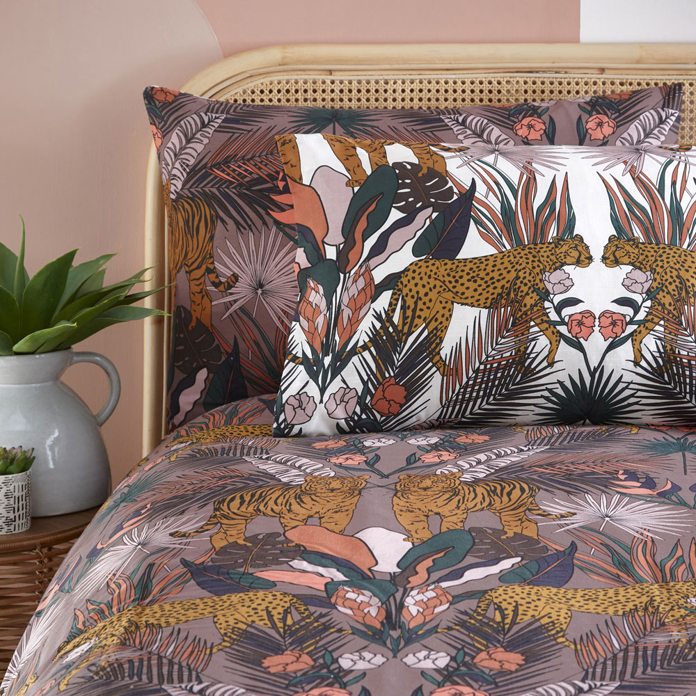 furn. Kaihalulu Super King Cocoaberry Duvet Set Image 3