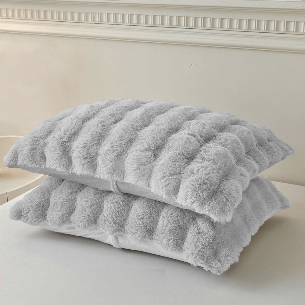 Sweet Dreams Alpine Faux Fur Silver Pillowcase 2 Pack Image 2