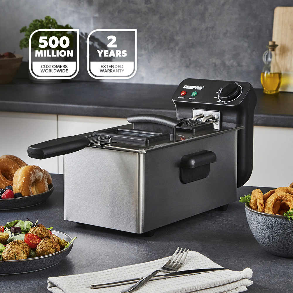 Geepas GDF36011UK Stainless Steel 3L Deep Fat Fryer 2100W Image 2