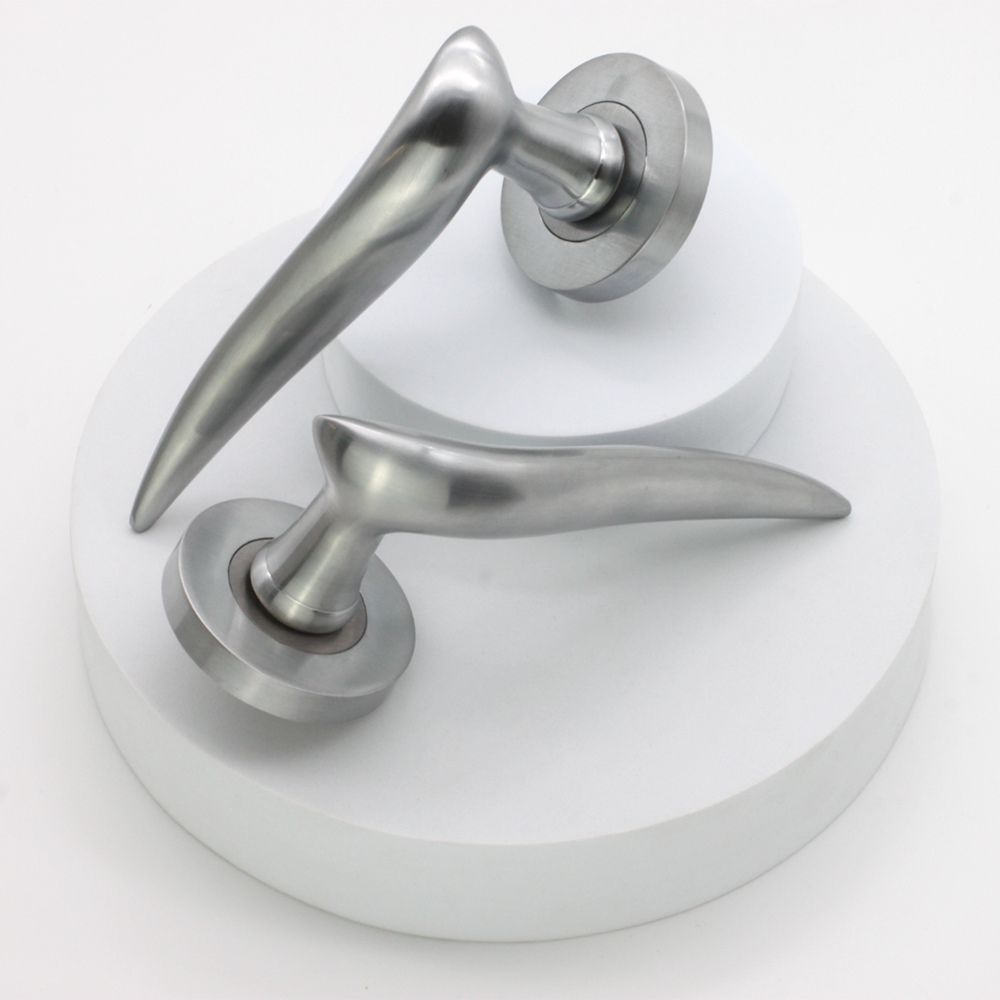 Spira Brass Flavia Satin Chrome Lever Door Handle 2 Pack Image 3