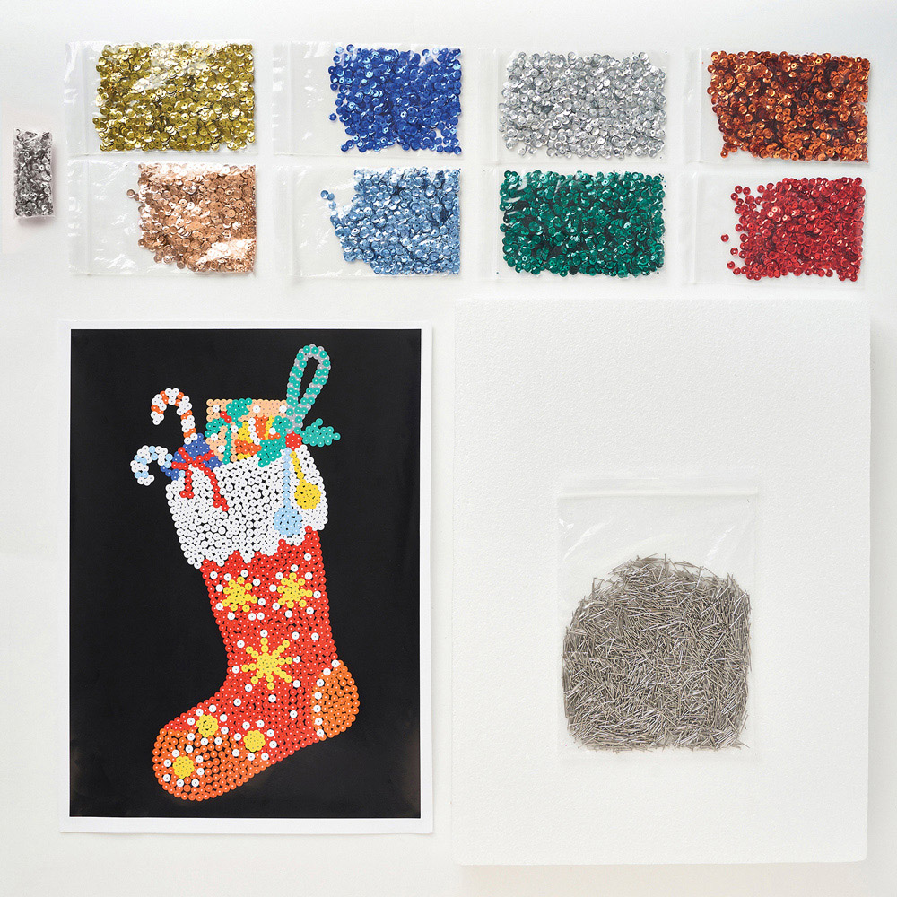 Simply Make Stocking Christmas Sequin Craft Kit Image 2