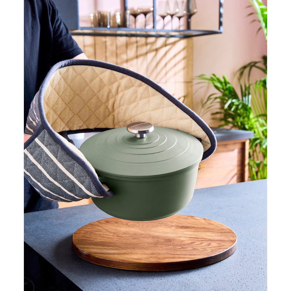 Morphy Richards 24cm 4.1L Green Cast Aluminium Casserole Dish Image 6