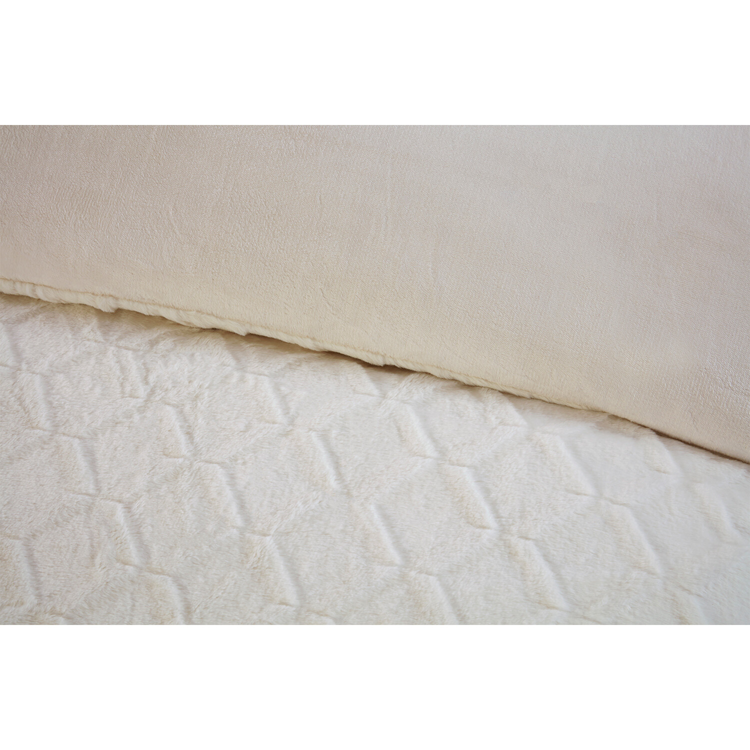 Geo Faux Fur Duvet Set - White / Single Image 4