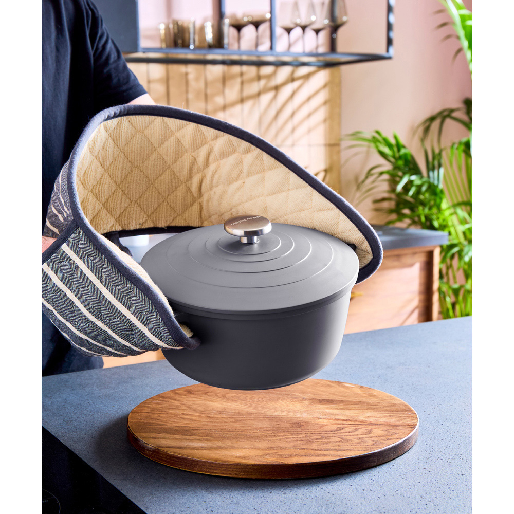 Morphy Richards 24cm 4.1L Grey Cast Aluminium Casserole Dish Image 6
