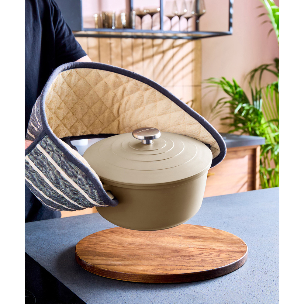 Morphy Richards 24cm 4.1L Cream Cast Aluminium Casserole Dish Image 6