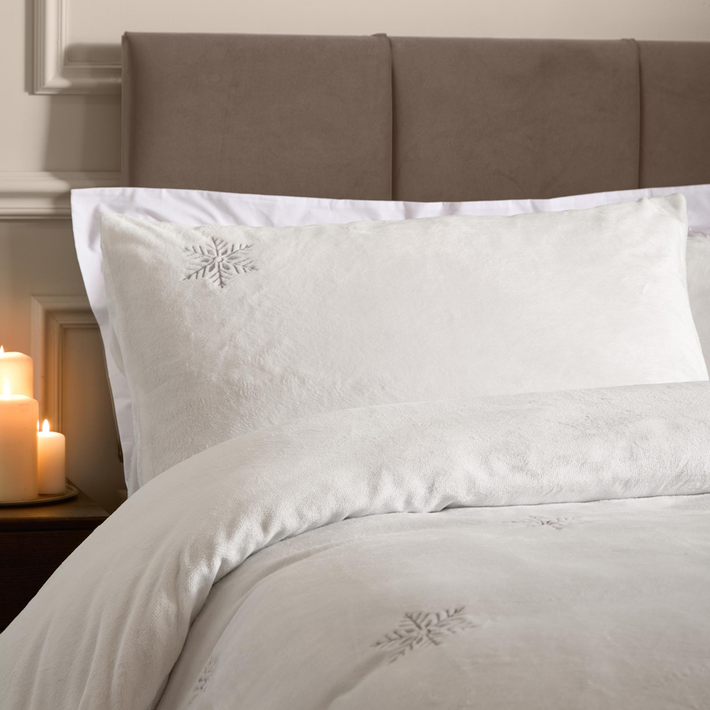 Paoletti Christmas Double White Frosted Snowflake Embroidered Fleece Duvet Cover Set Image 2