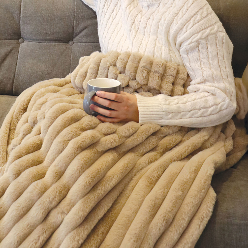 Igenix Beige Microfleece and Teddy Fleece Digital Control Heated Throw 160 x 130cm Image 5