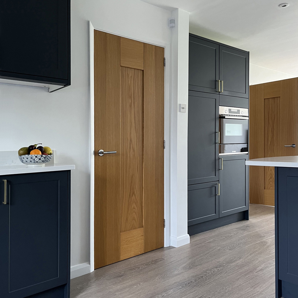 JB Kind Axis Oak Veneered FD30 Finished Internal Door 1981 x 838mm Image 2