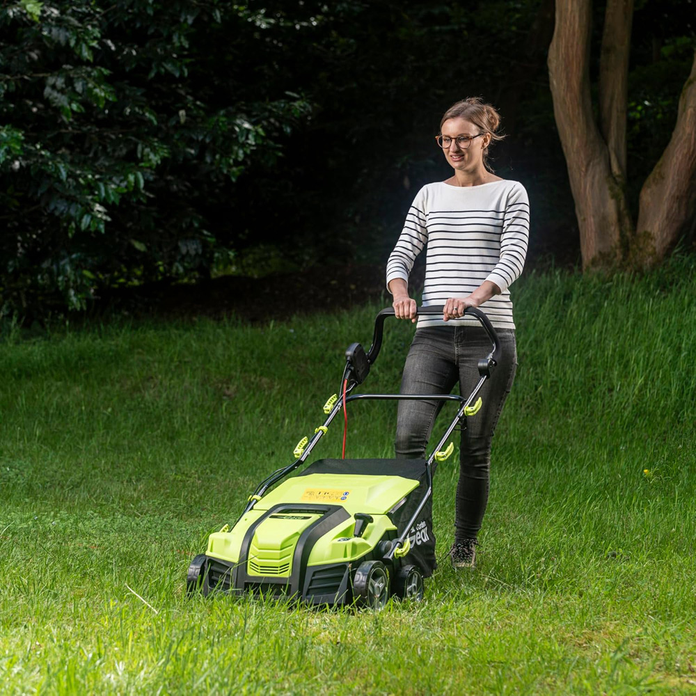 Garden Gear KH1068 2 in 1 2000W Lawn Scarifier and Raker Image 2