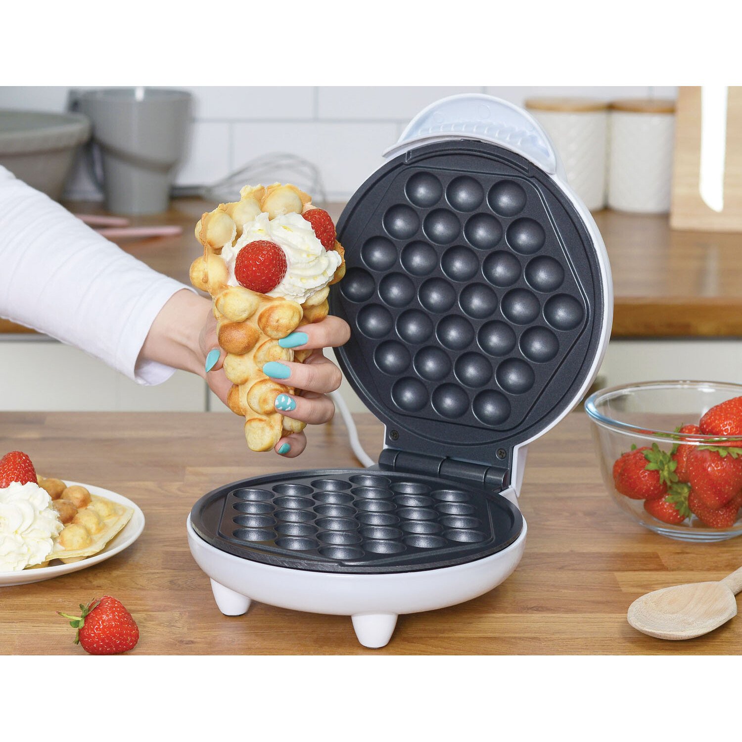 White Bubble Waffle Maker Image 5