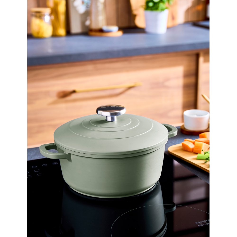 Morphy Richards 20cm 2.3L Green Cast Aluminium Casserole Dish Image 4