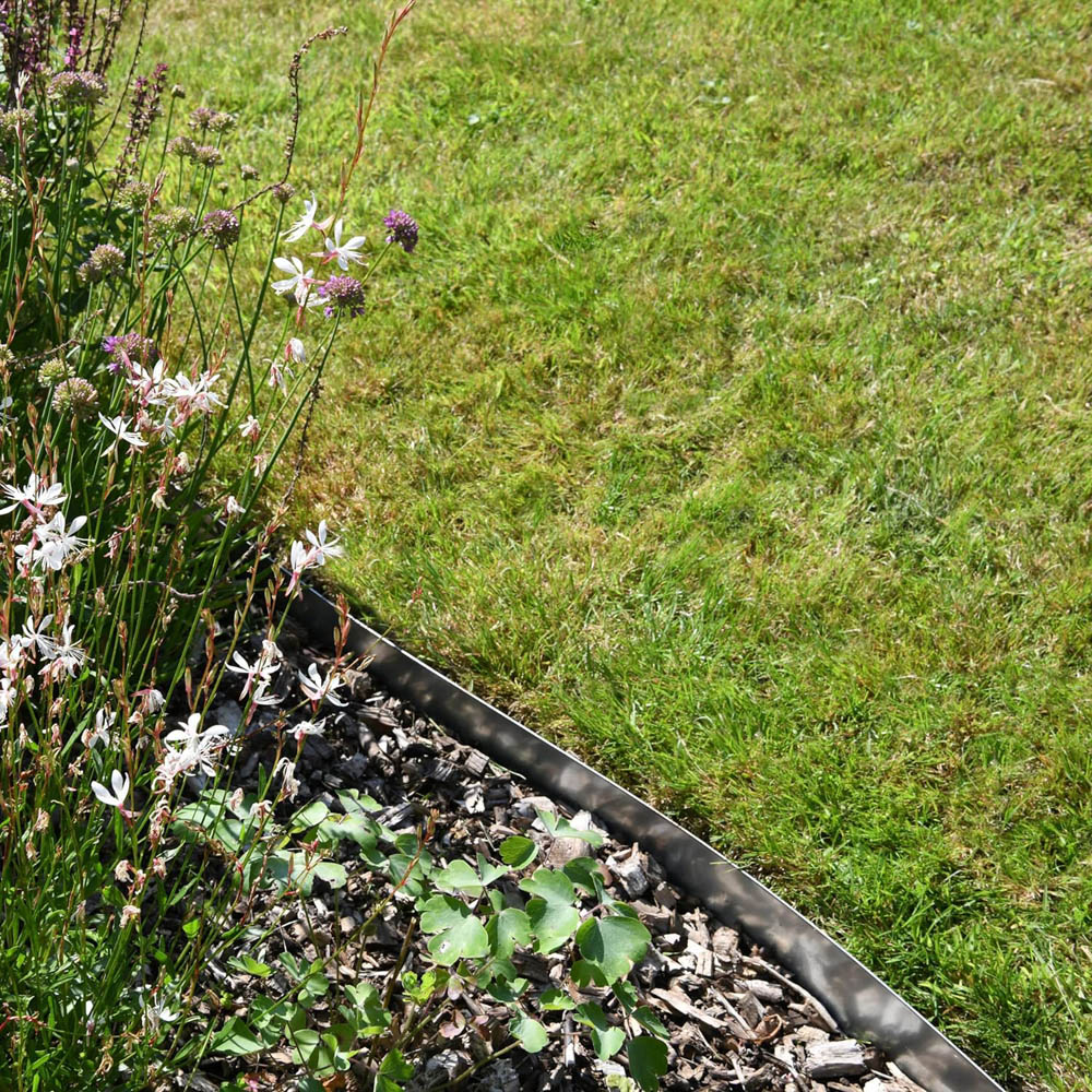 Garden Gear Grey and Silver Metal Border Edging 4 Pack Image 3