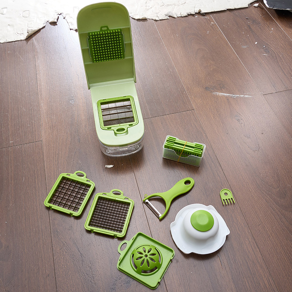 Living and Home 17 Piece Green Multifunctional Vegetable Chopper Set Image 2