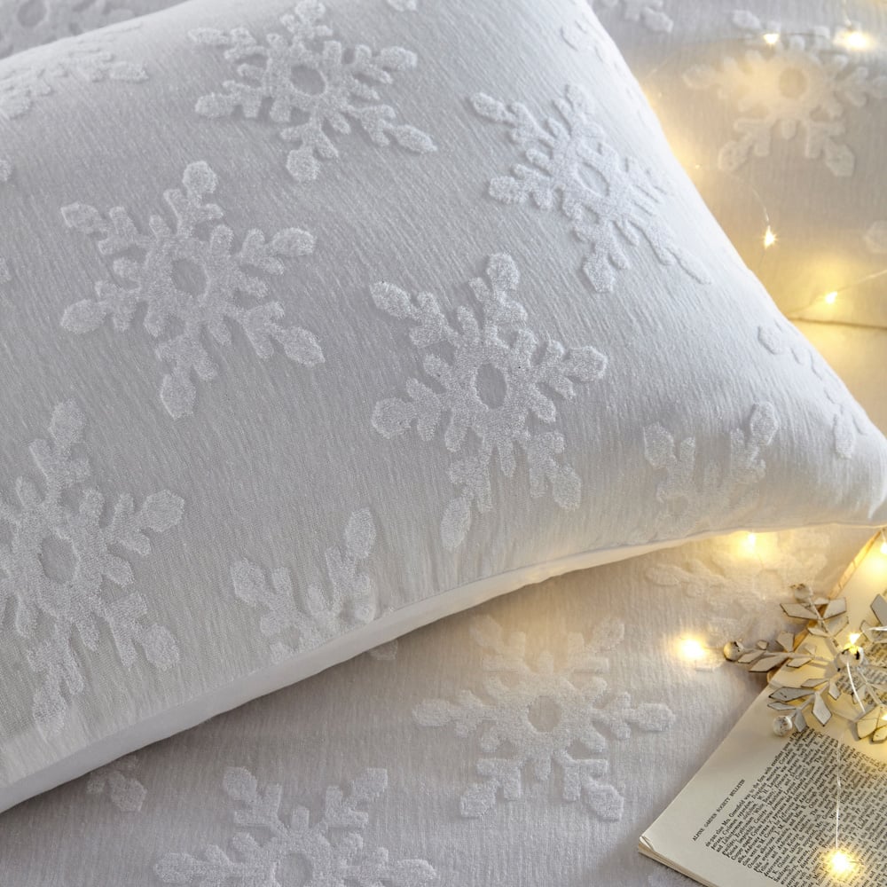 furn. Snowflake Single White Tufted Duvet Cover Set Image 3