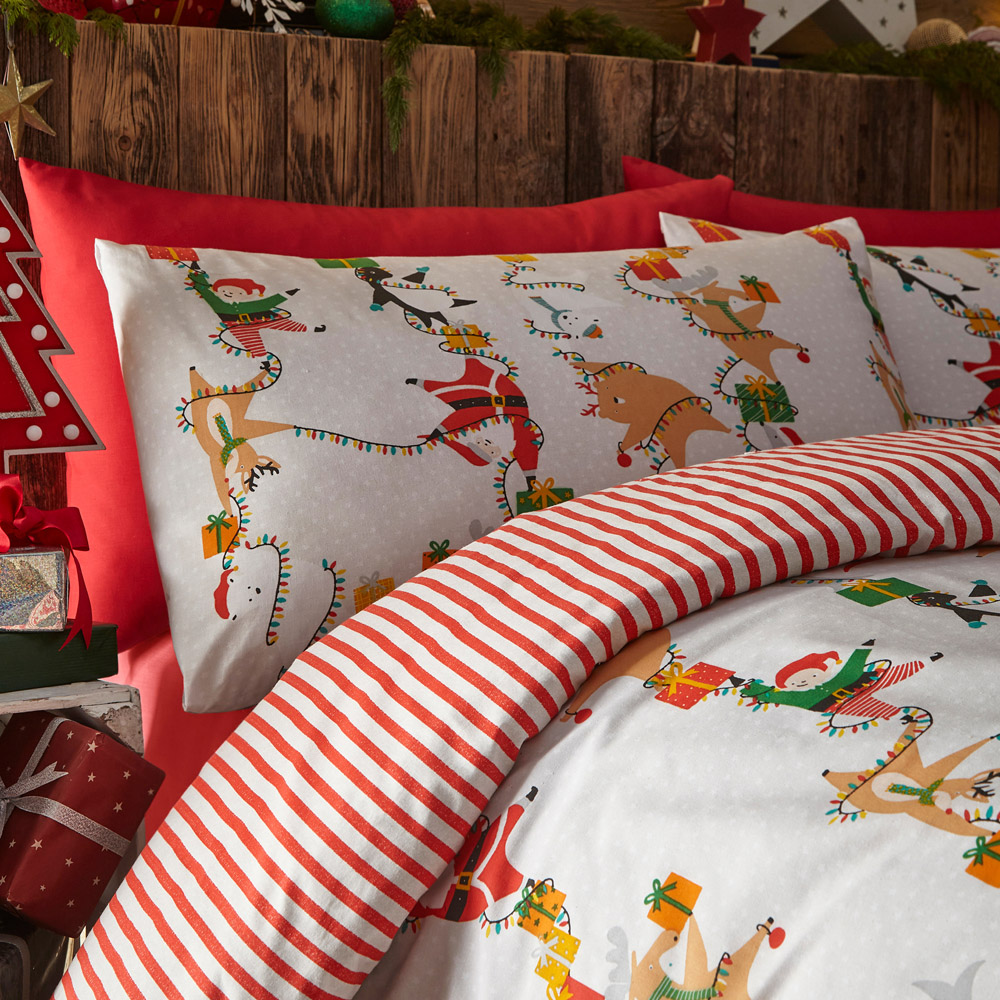 furn. Santa's Workshop Toddler White Christmas Duvet Cover Set Image 2