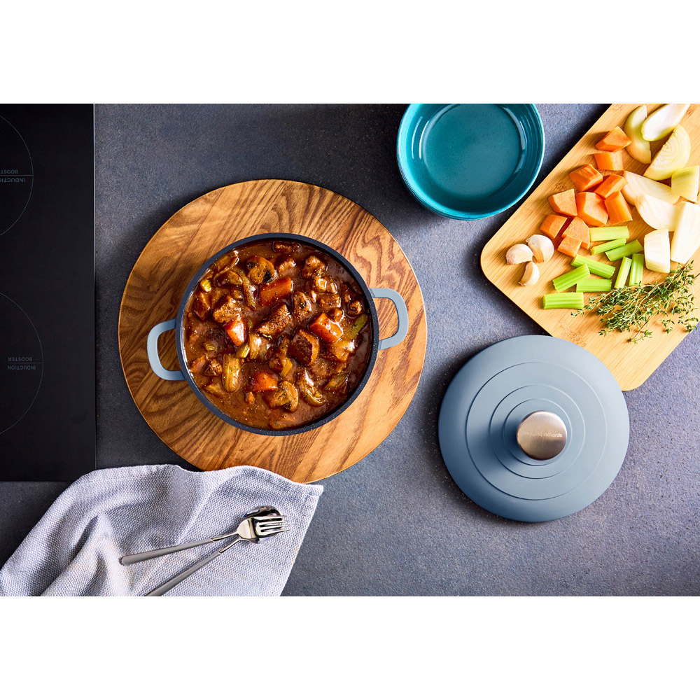 Morphy Richards 20cm 2.3L Blue Cast Aluminium Casserole Dish Image 3